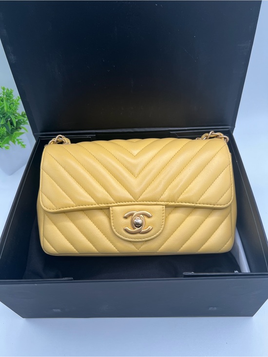 Handbags - Chanel Chevron Quilted Lambskin Shoulder Bag in Yellow 🔥